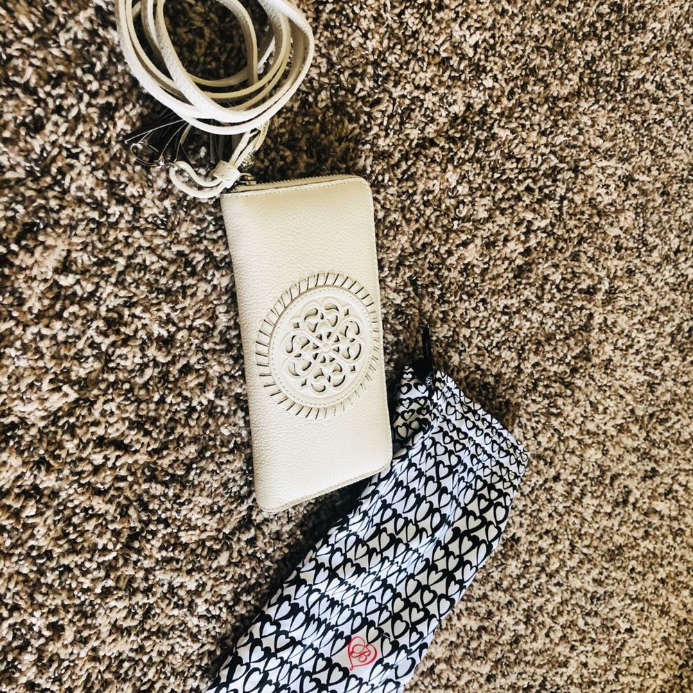 Brighton wallet-adjustablecrossbodyshoulder strap